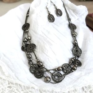 Vintage necklace and earrings set silver.